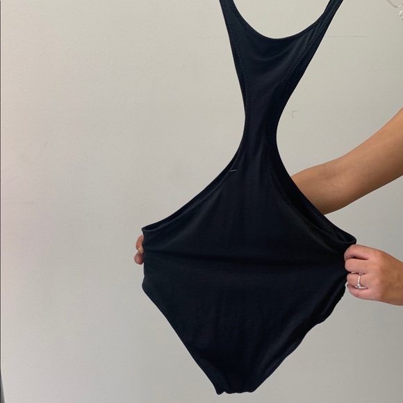 ONE PIECE - Picture 2 of 2